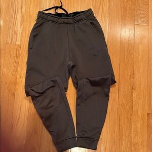 Men’s size small Nike dry fit joggers. Great condition!